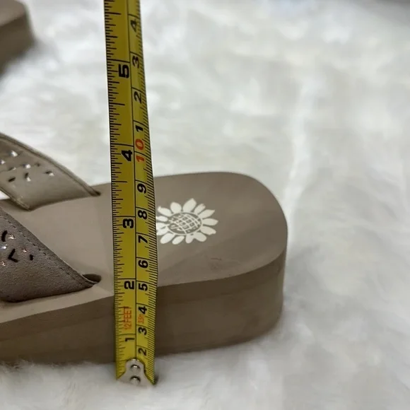 Yellow Box tan wedges size 8 - Picture 7 of 13
